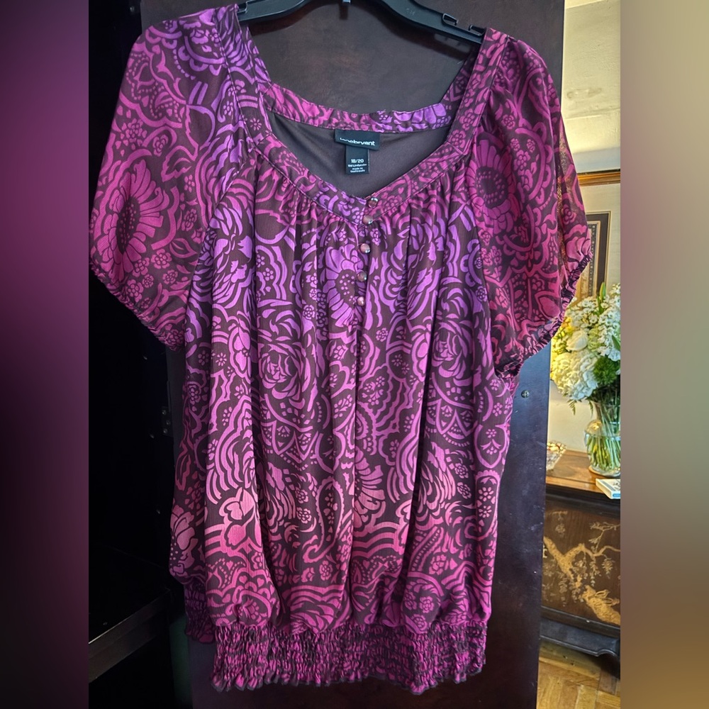 Lane Bryant Size 18/20 Magenta Floral Blouse With Elastic Waistband